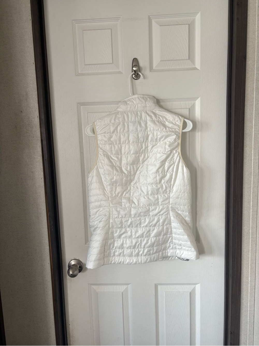 Patagonia Women's White Quilted Lightweight Vest - Picture 6 of 6
